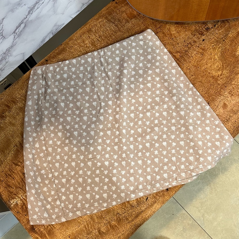 Cute Light Pink/Tan Mini Skirt • Size XS